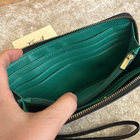 Brand New Fossil Genuine Leather Black Zip Around Wristlet Wallet Teal Interior - Picture 11 of 15